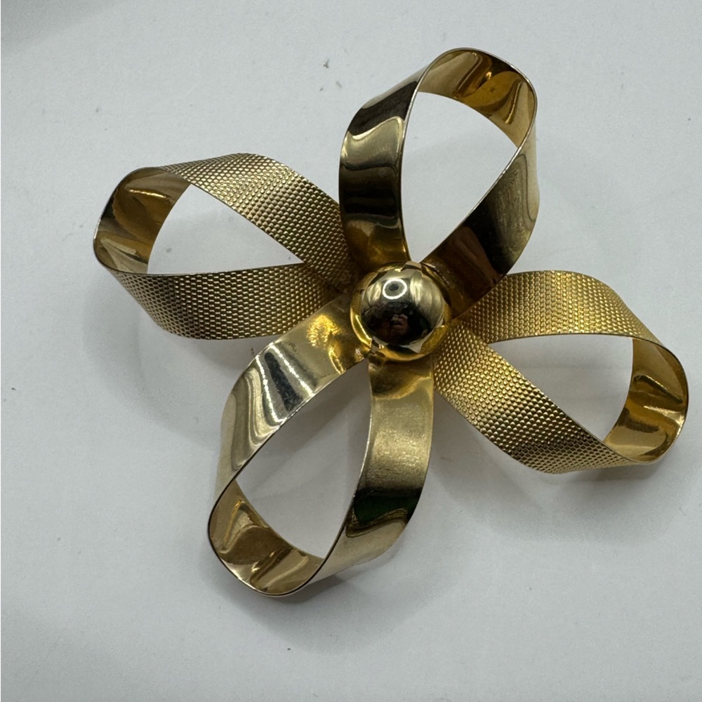 Vintage gold tone textured ribbon bow flower large  brooch pin